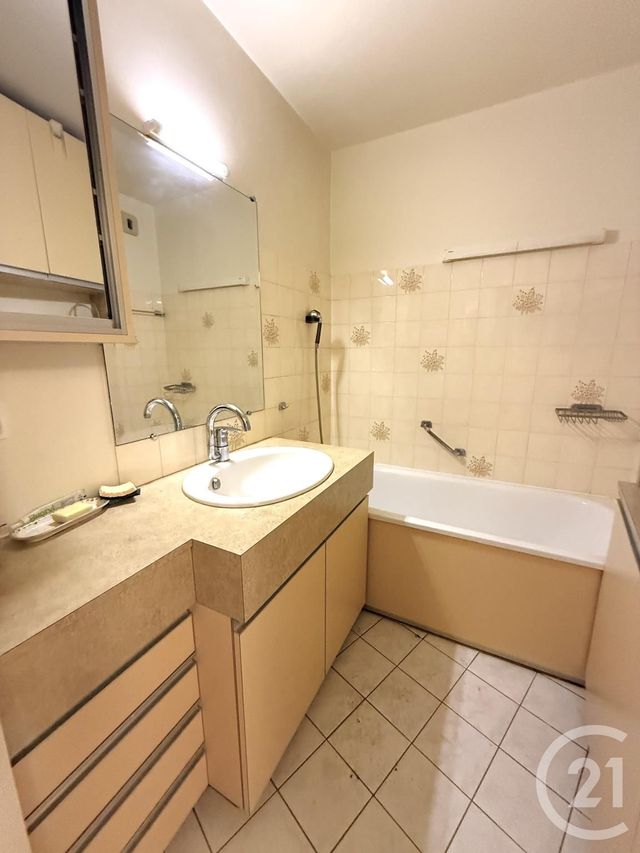 Appartement F2 à vendre - 2 pièces - 51.0 m2 - PARIS - 75019 - ILE-DE-FRANCE - Century 21 Pyrénées