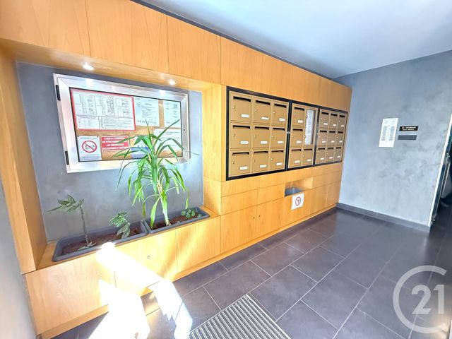Afficher la photo en grand Appartement F3 à vendre - 3 pièces - 73.0 m2 - PARIS - 75020 - ILE-DE-FRANCE - Century 21 Pyrénées