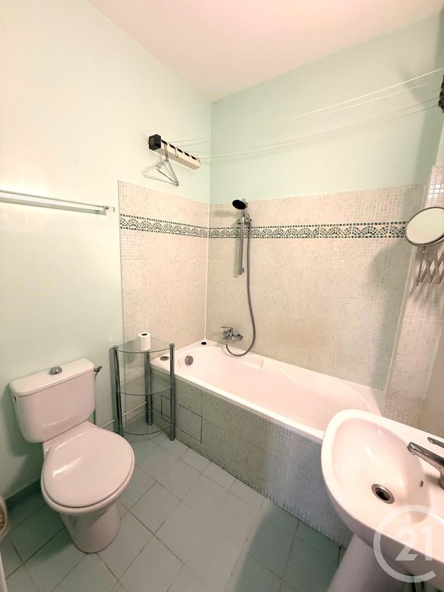 Appartement à louer - 2 pièces - 40.5 m2 - PARIS - 75020 - ILE-DE-FRANCE - Century 21 Pyrénées