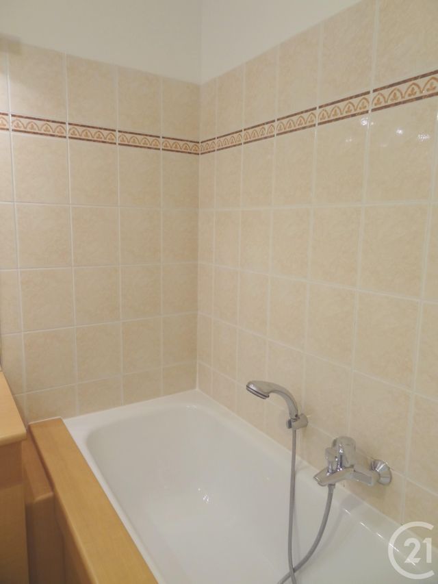 Appartement F2 à louer - 2 pièces - 45.1 m2 - LES LILAS - 93 - ILE-DE-FRANCE - Century 21 Pyrénées