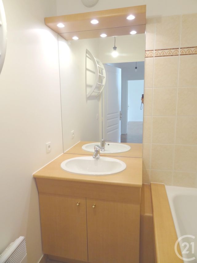 Appartement F2 à louer - 2 pièces - 45.1 m2 - LES LILAS - 93 - ILE-DE-FRANCE - Century 21 Pyrénées